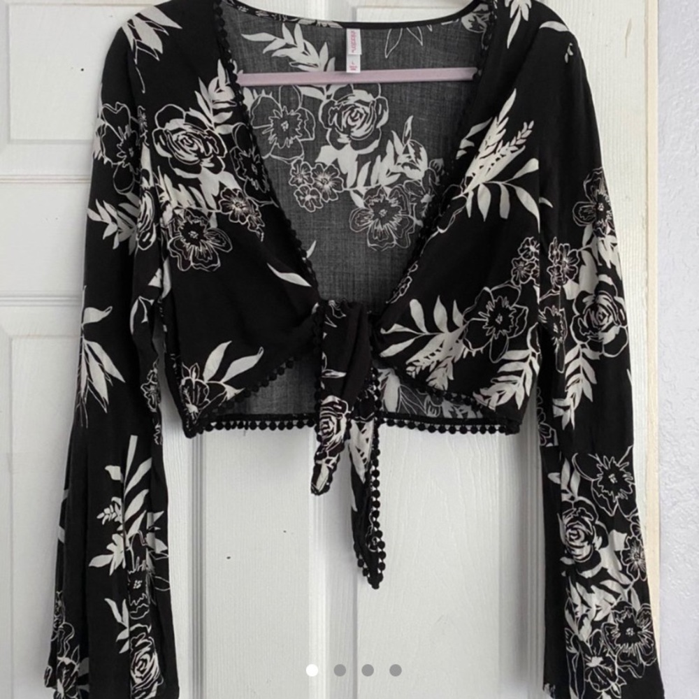 FLORAL CROP TIE TOP